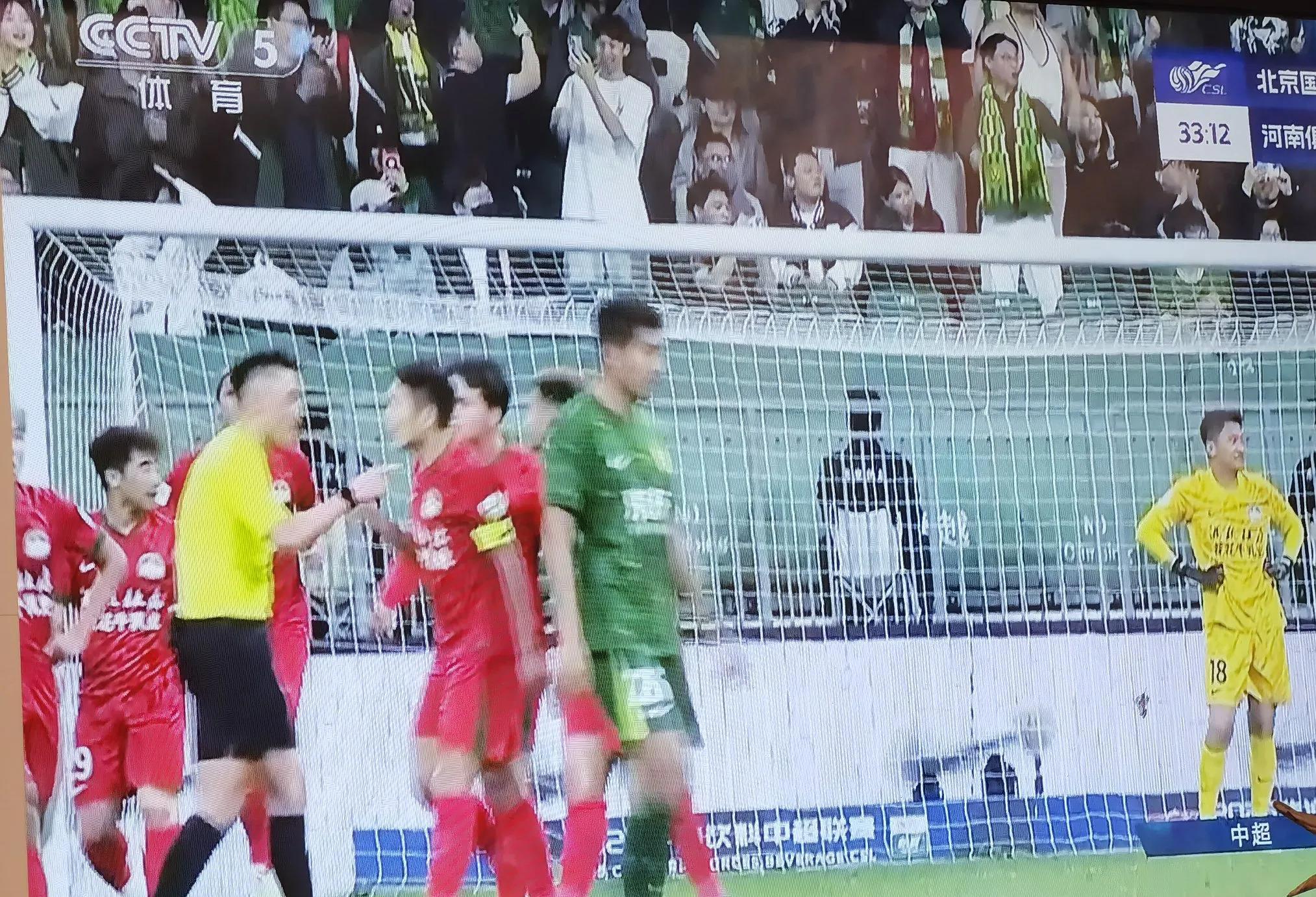 关于比赛过程中裁判判罚存在争议,引发外界热议的信息 关于比赛过程中裁判判罚存在争议,引发外界热议的信息