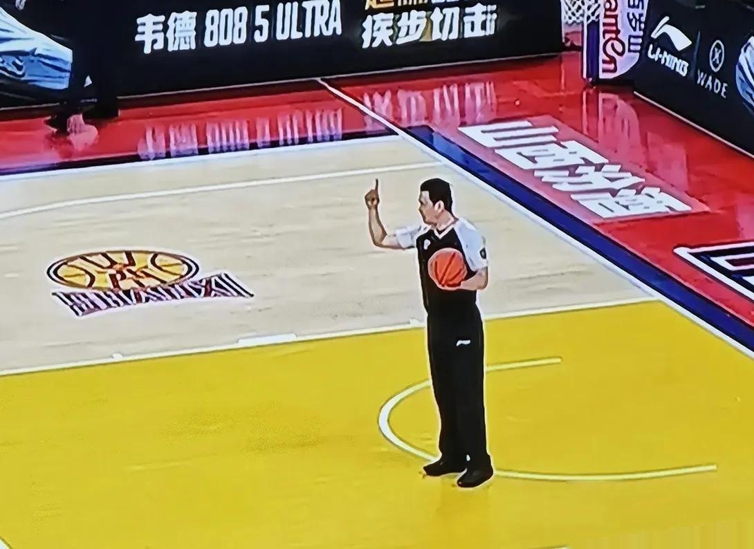 关于比赛过程中裁判判罚存在争议,引发外界热议的信息 关于比赛过程中裁判判罚存在争议,引发外界热议的信息