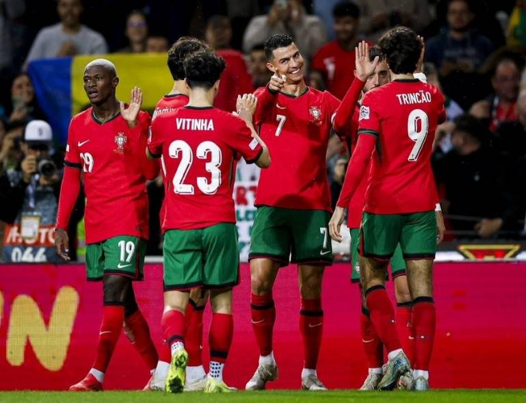 包含德国大比分胜出，赢得头名晋级的词条