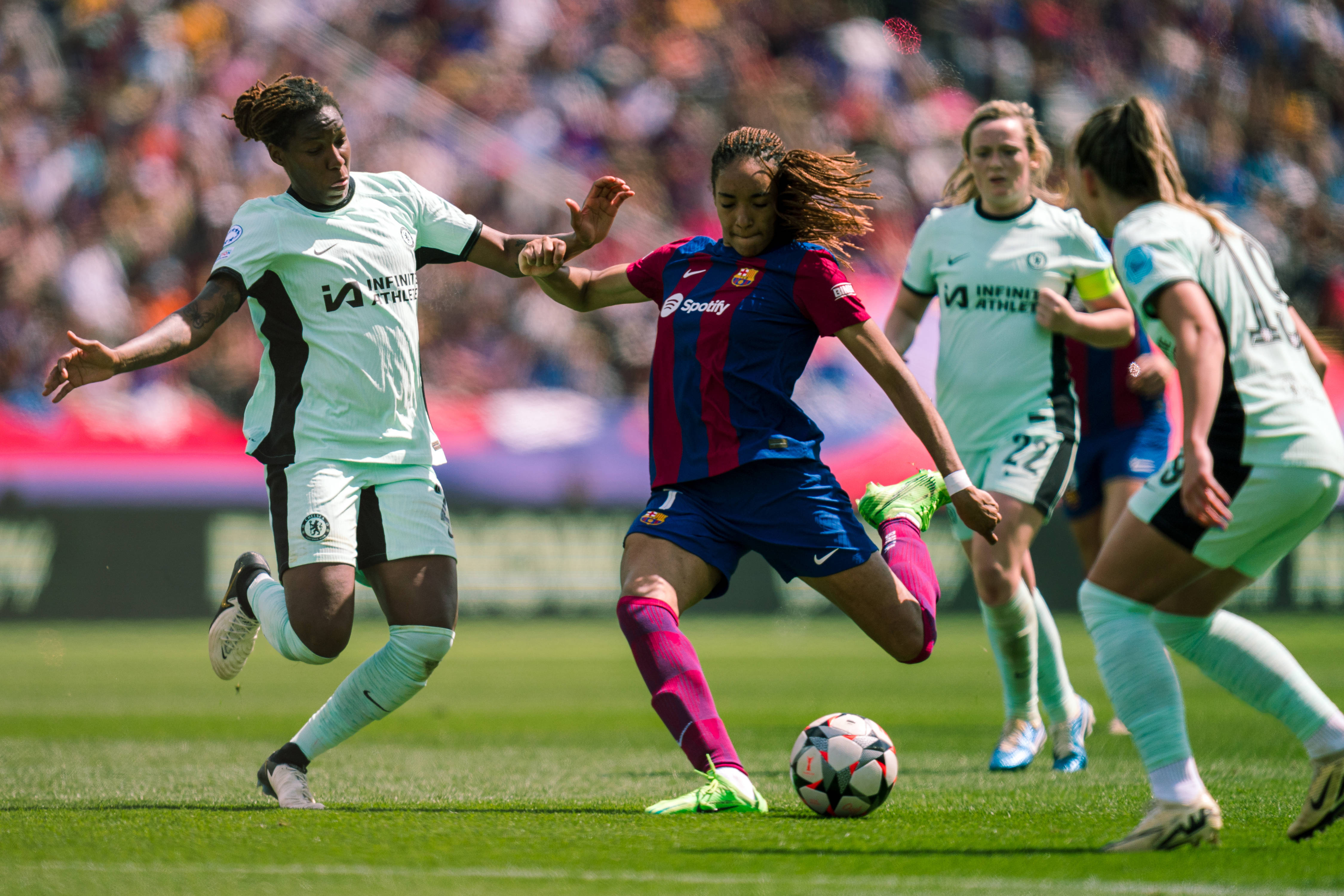 包含一场接连不断的足球比赛引人入胜的词条 包含一场接连不断的足球比赛引人入胜的词条