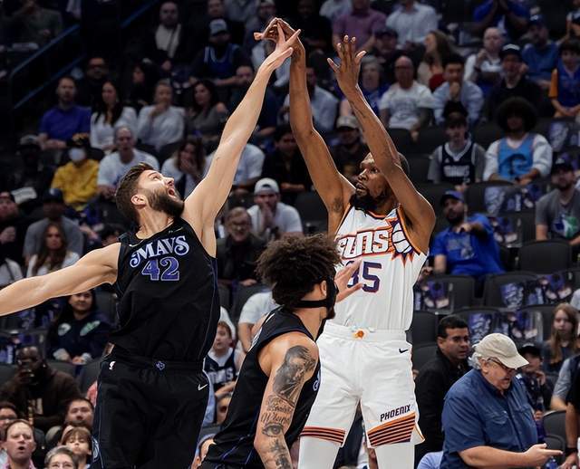 破冰大集团球员奉献绝杀一搏，帮助球队反超对手的简单介绍