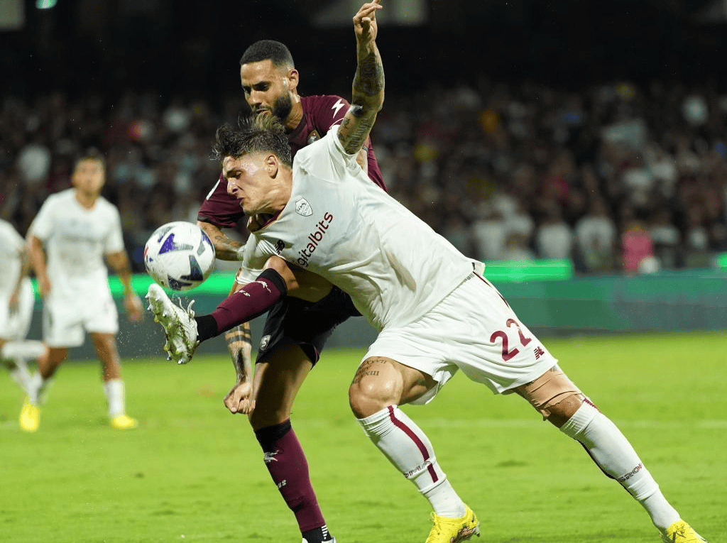 包含萨索洛击败那不勒斯，意甲竞争添变数的词条